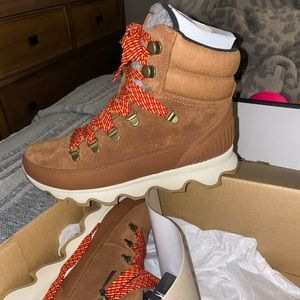 Sorel Kinetic Conquest Boot Velvet Tan Size: 7.5